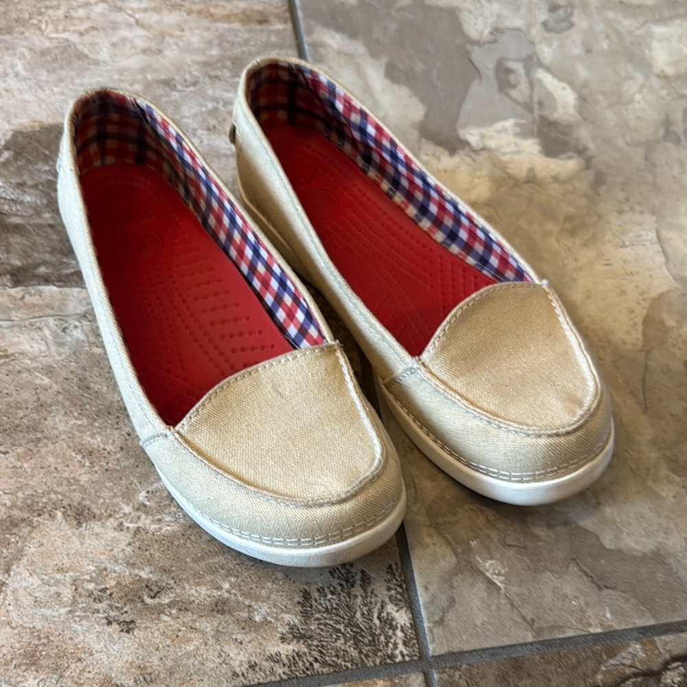 CROCS Cream Flats Comfortable Loafers